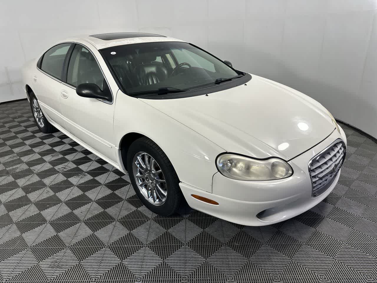 Used 2002 Chrysler Concorde Limited FWD image 2