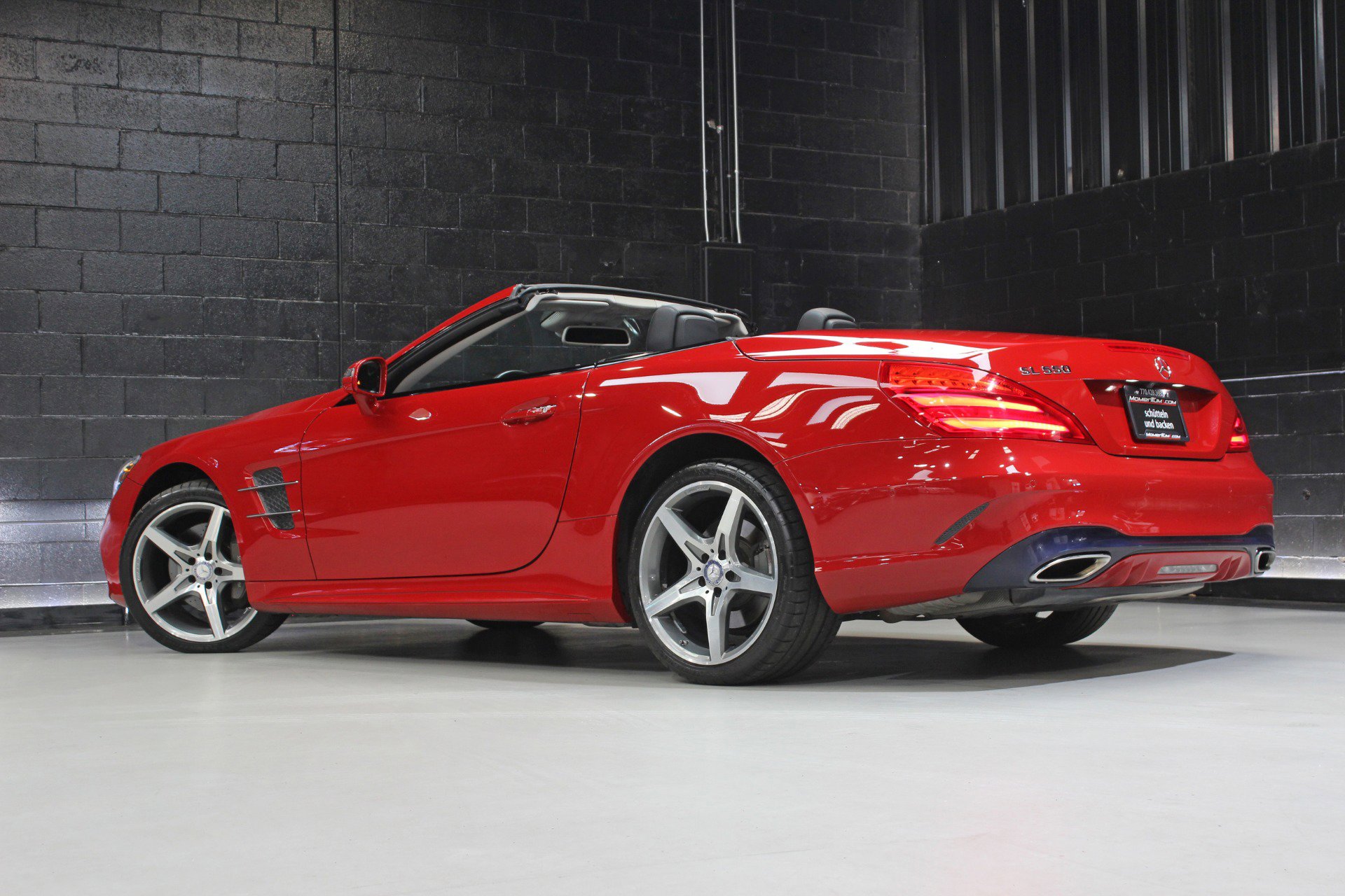 Used 2017 Mercedes-Benz SL 550 w/ Driver Assistance Package image 68