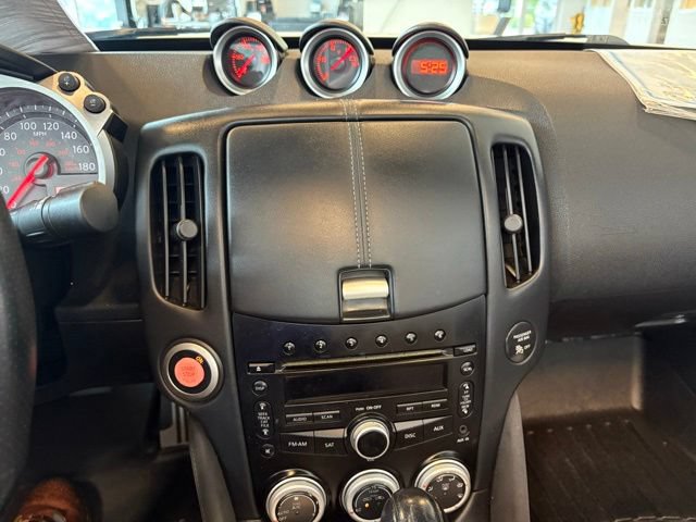 Used 2014 Nissan 370Z Touring RWD image 16