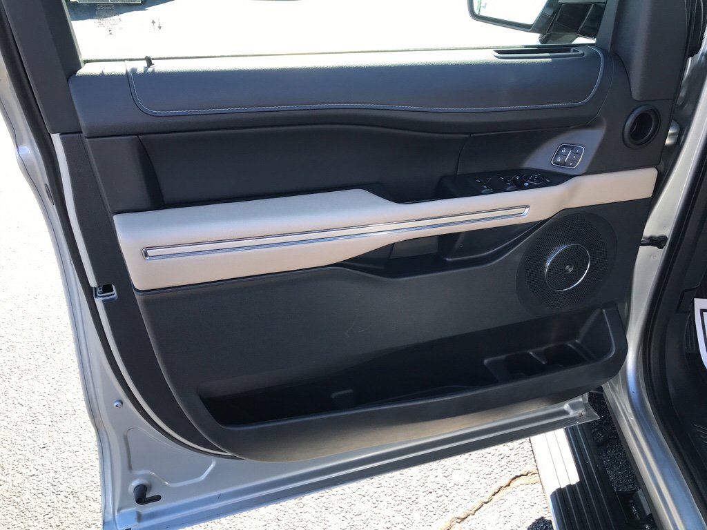 Used 2023 Ford Expedition Limited image 23