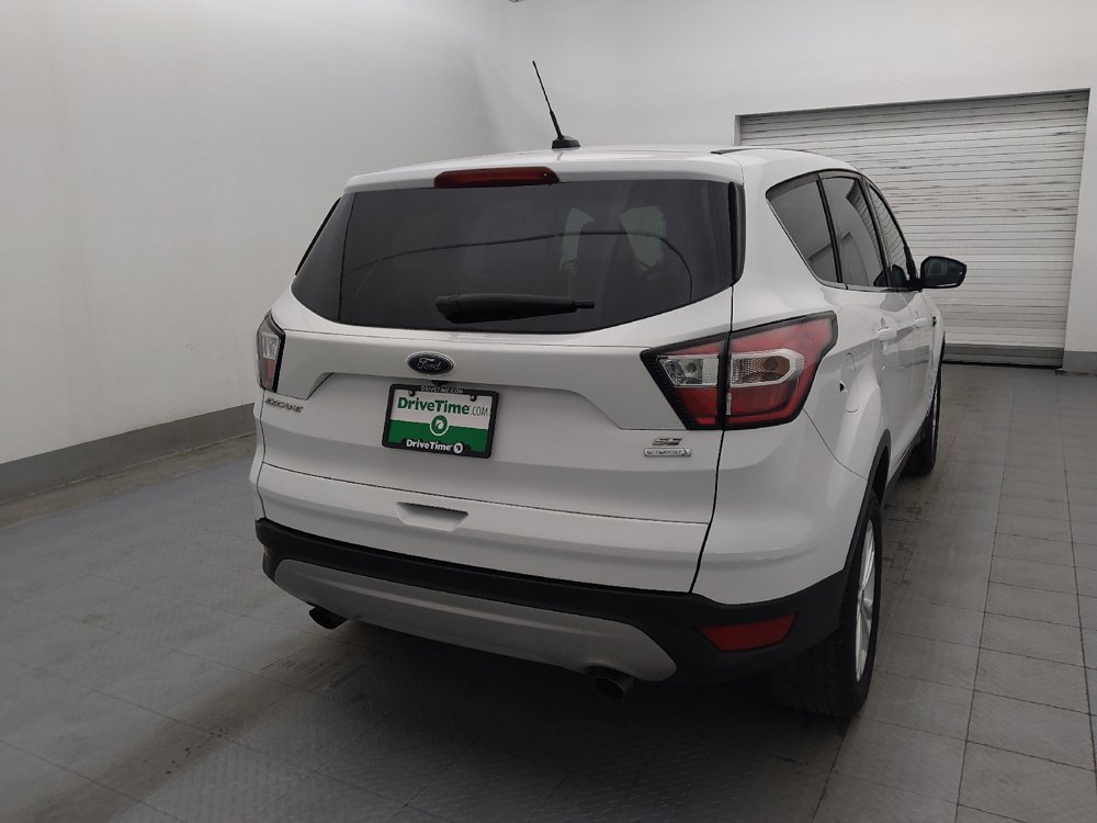 Used 2017 Ford Escape SE FWD image 9