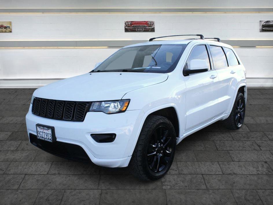 Used 2018 Jeep Grand Cherokee Altitude image 3