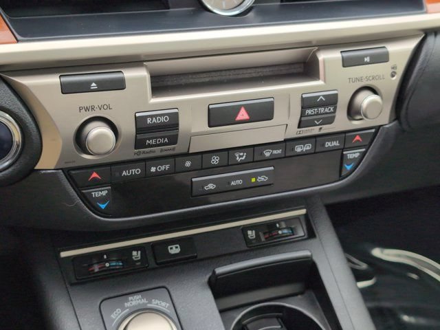 Used 2015 Lexus ES 300h w/ Navigation System Package FWD image 26