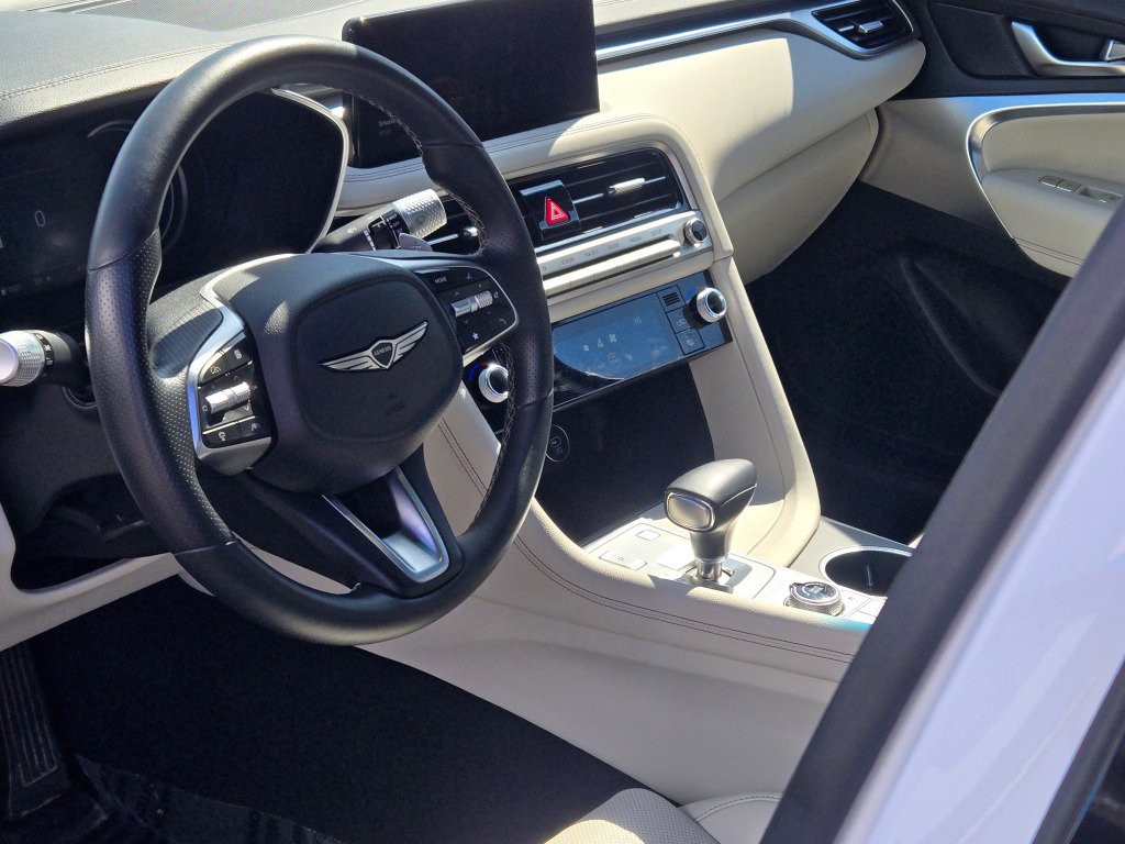 Used 2025 Genesis G70 2.5T image 23