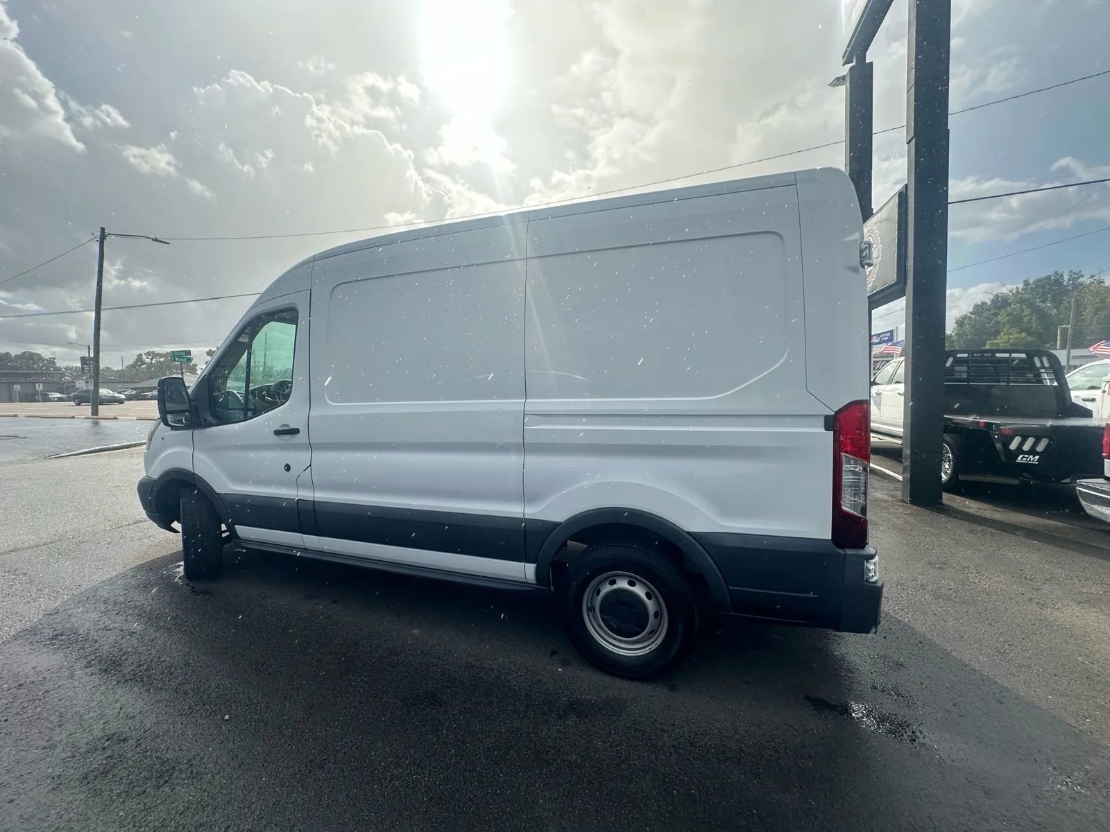 Used 2017 Ford Transit 150 130 Medium Roof RWD image 4