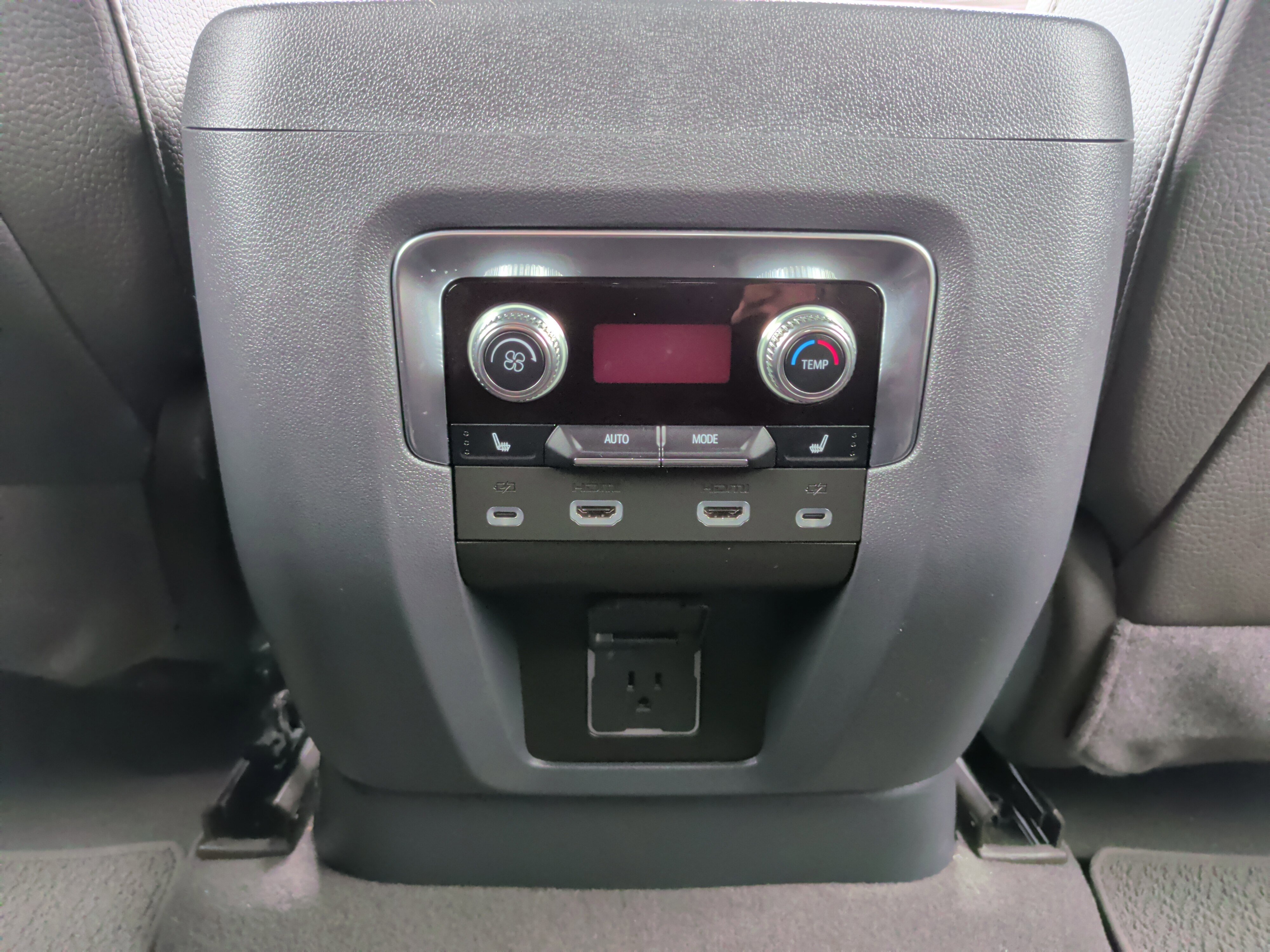 Used 2023 GMC Yukon Denali w/ Advanced Technology Package image 35