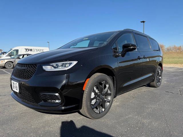 New 2026 Chrysler Pacifica Limited