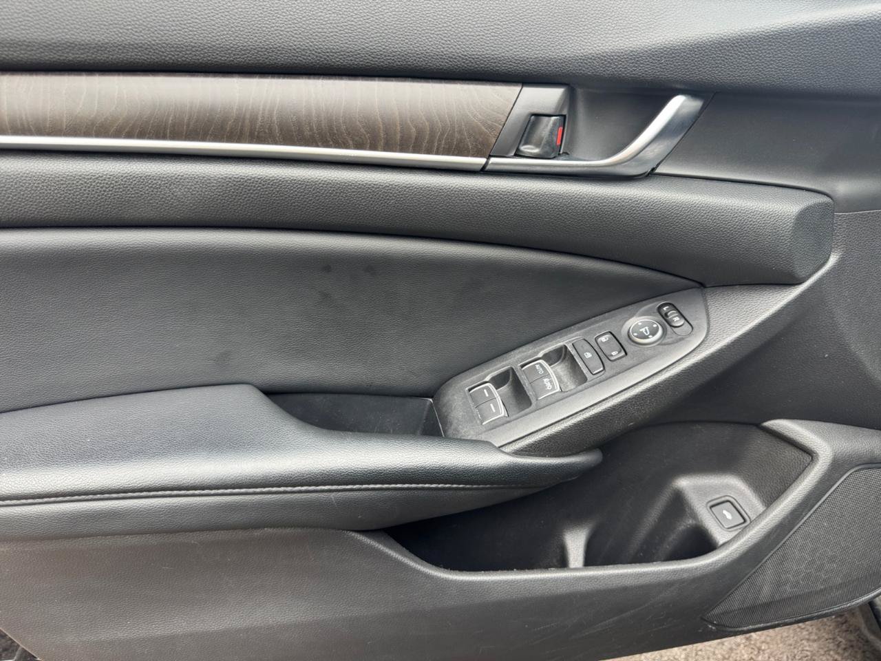 Used 2018 Honda Accord EX image 23