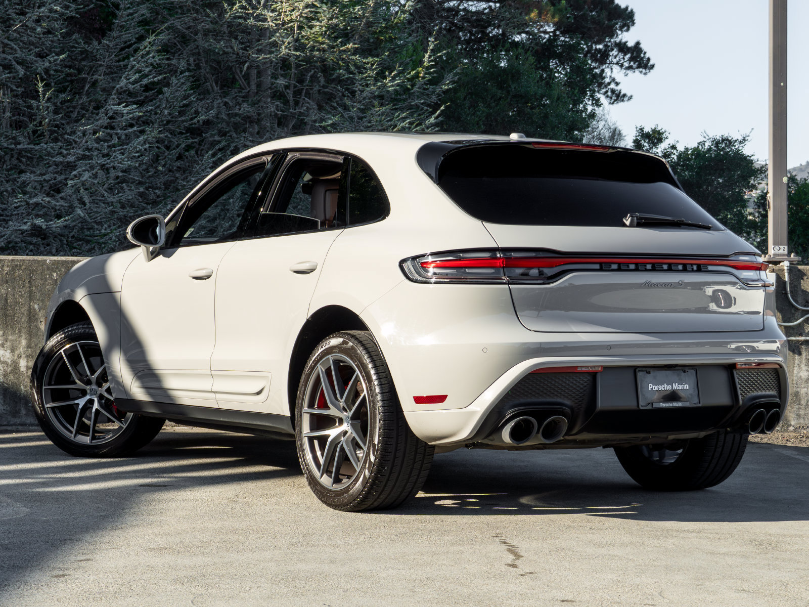 Certified 2023 Porsche Macan S AWD/4WD image 3