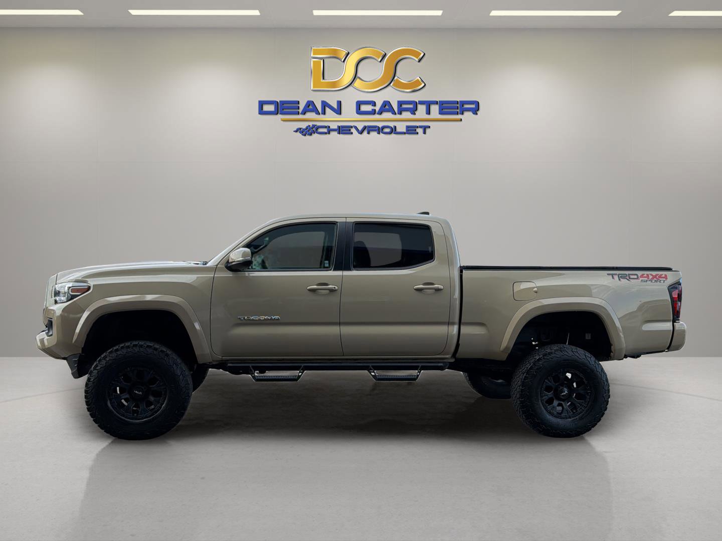Used 2018 Toyota Tacoma TRD Sport AWD/4WD image 2