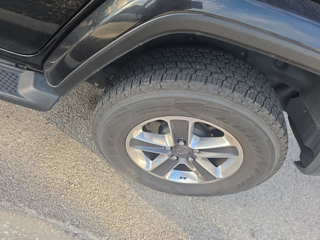 Used 2019 Jeep Wrangler Unlimited Sahara AWD/4WD image 10