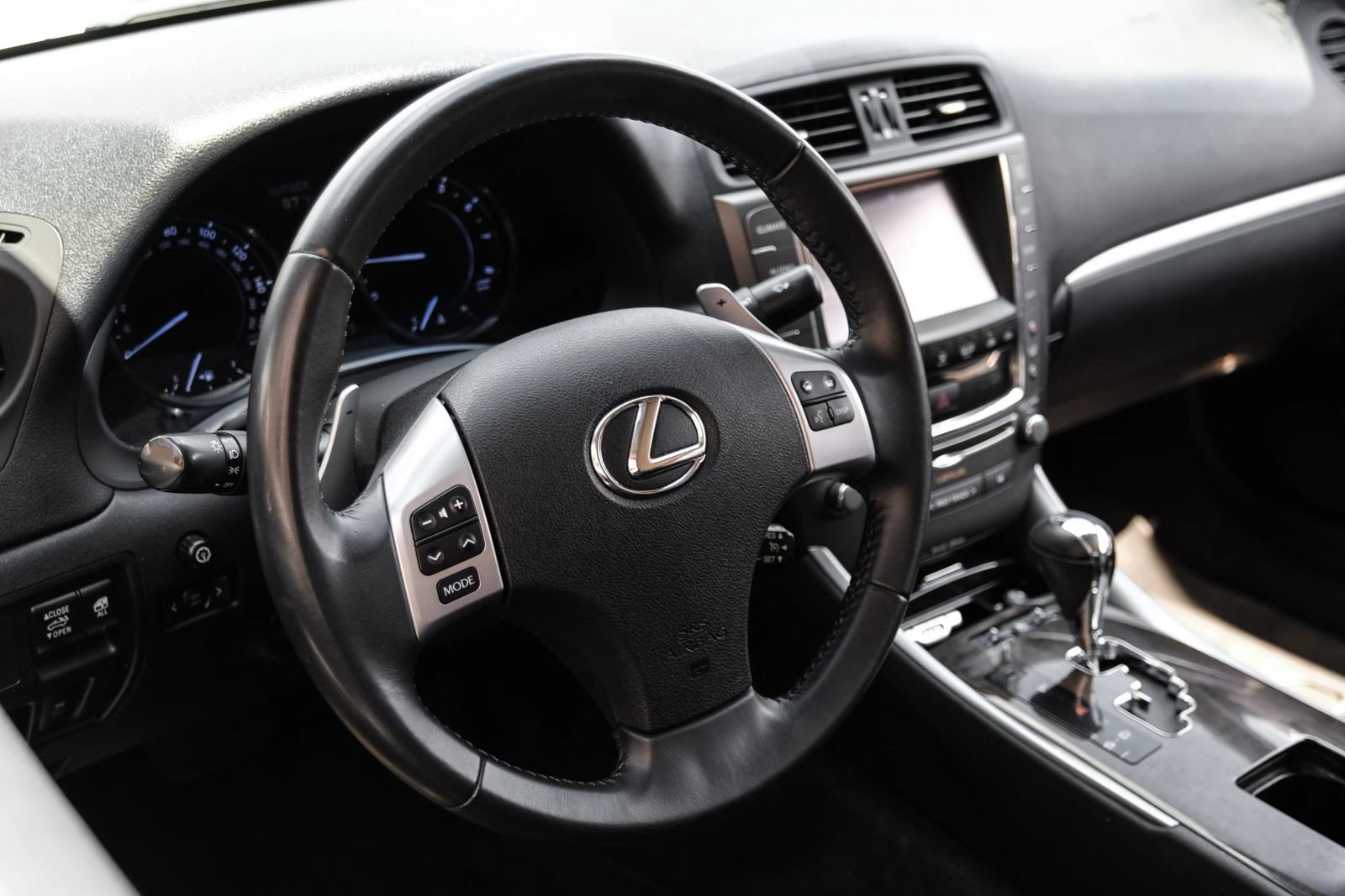 Used 2013 Lexus IS 250C RWD image 12