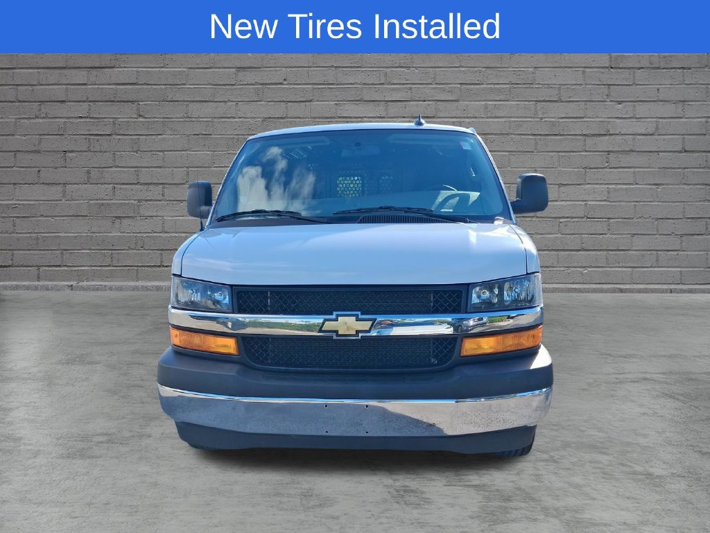 Used 2025 Chevrolet Express 2500 w/ Driver Convenience Package RWD image 2