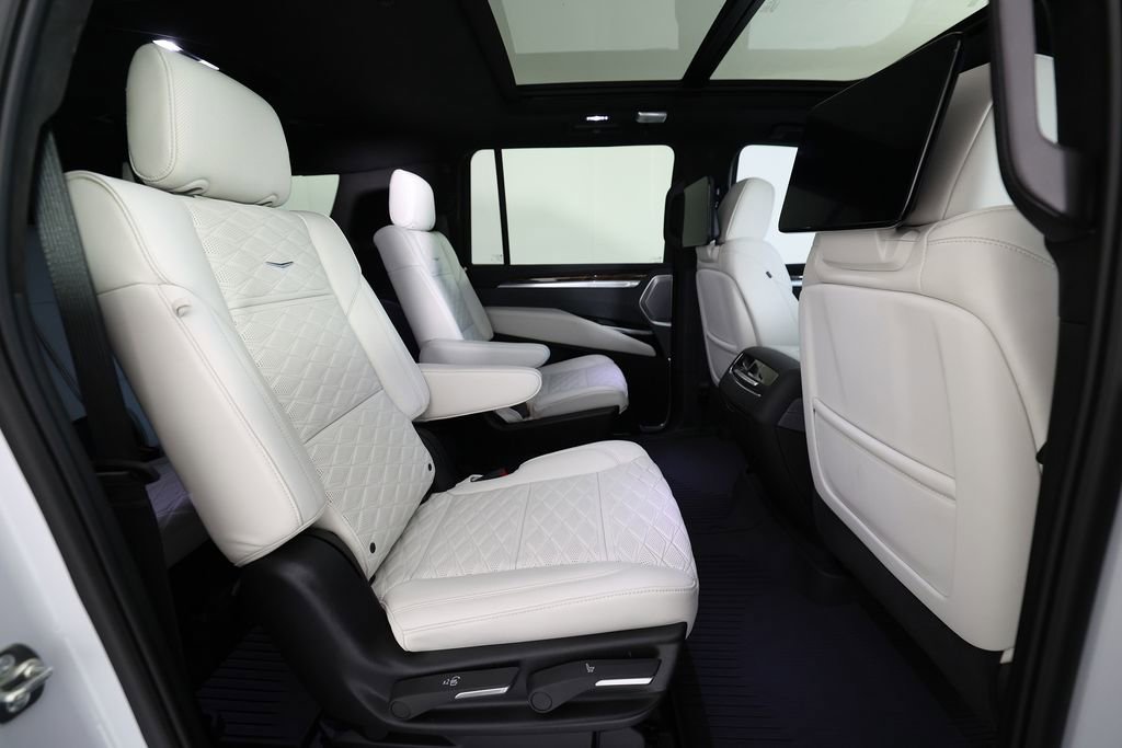 Used 2026 Cadillac Escalade ESV Platinum Sport w/ LPO, ONYX Package AWD/4WD image 11