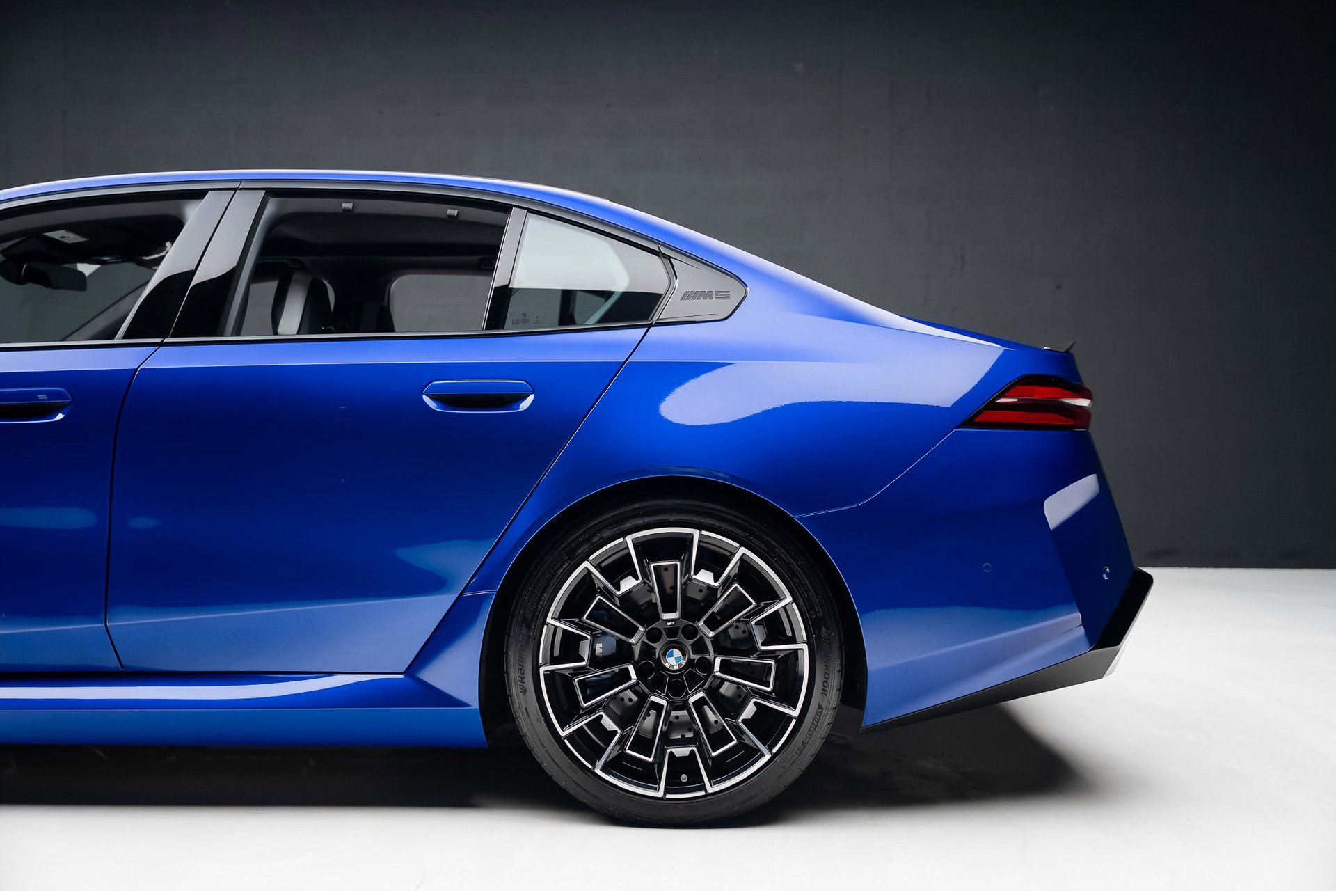 Used 2025 BMW M5 w/ Carbon Package image 20