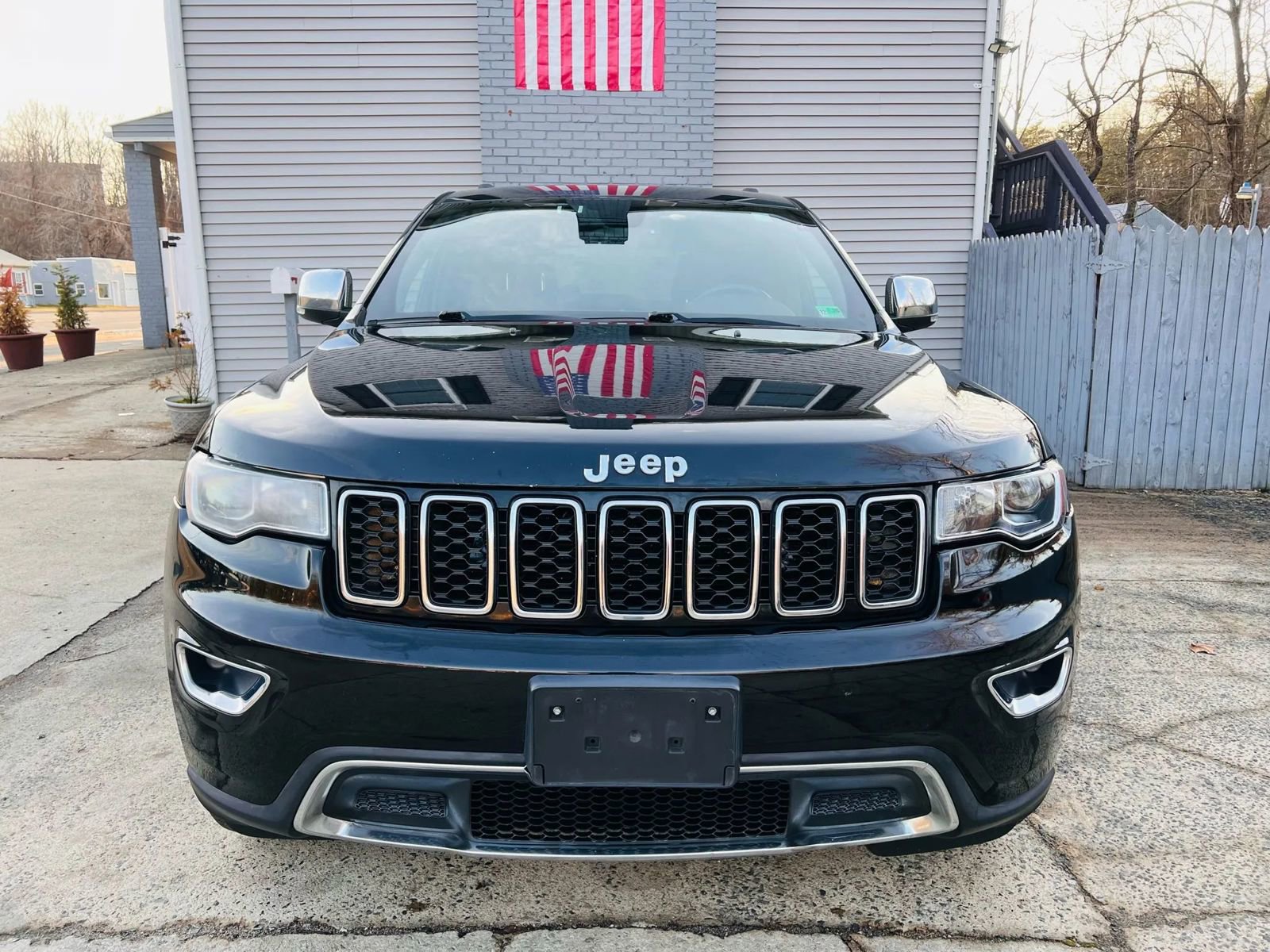 Used 2017 Jeep Grand Cherokee Limited RWD image 3