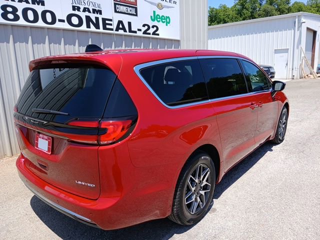 New 2027 Chrysler Pacifica Limited FWD image 3