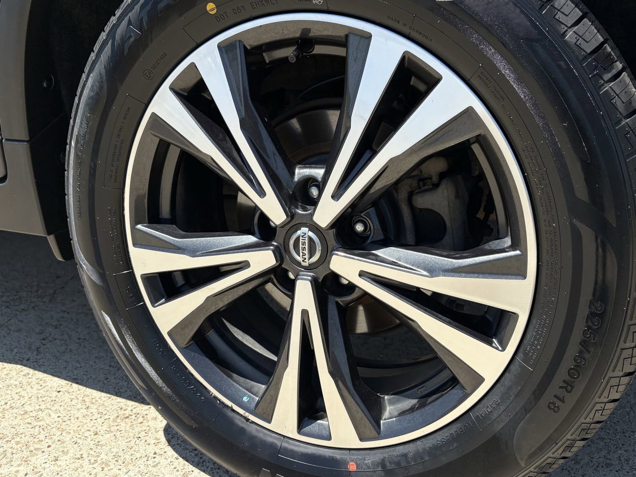 Used 2020 Nissan Rogue SV w/ Premium Package FWD image 11
