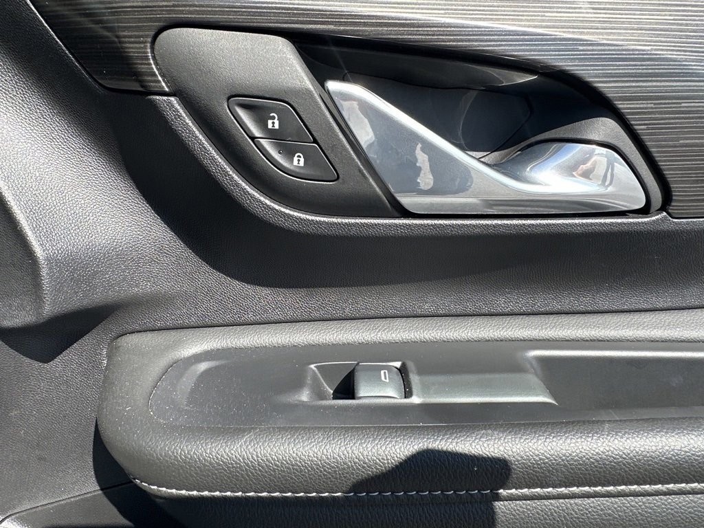 Used 2024 GMC Terrain SLE image 12