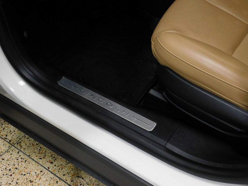 Used 2021 Lincoln Corsair Reserve image 32