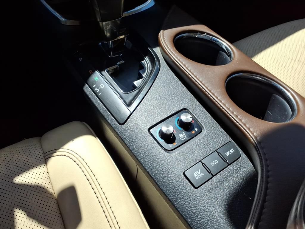 Used 2018 Toyota Avalon Limited w/ All Weather Liner Package FWD image 23