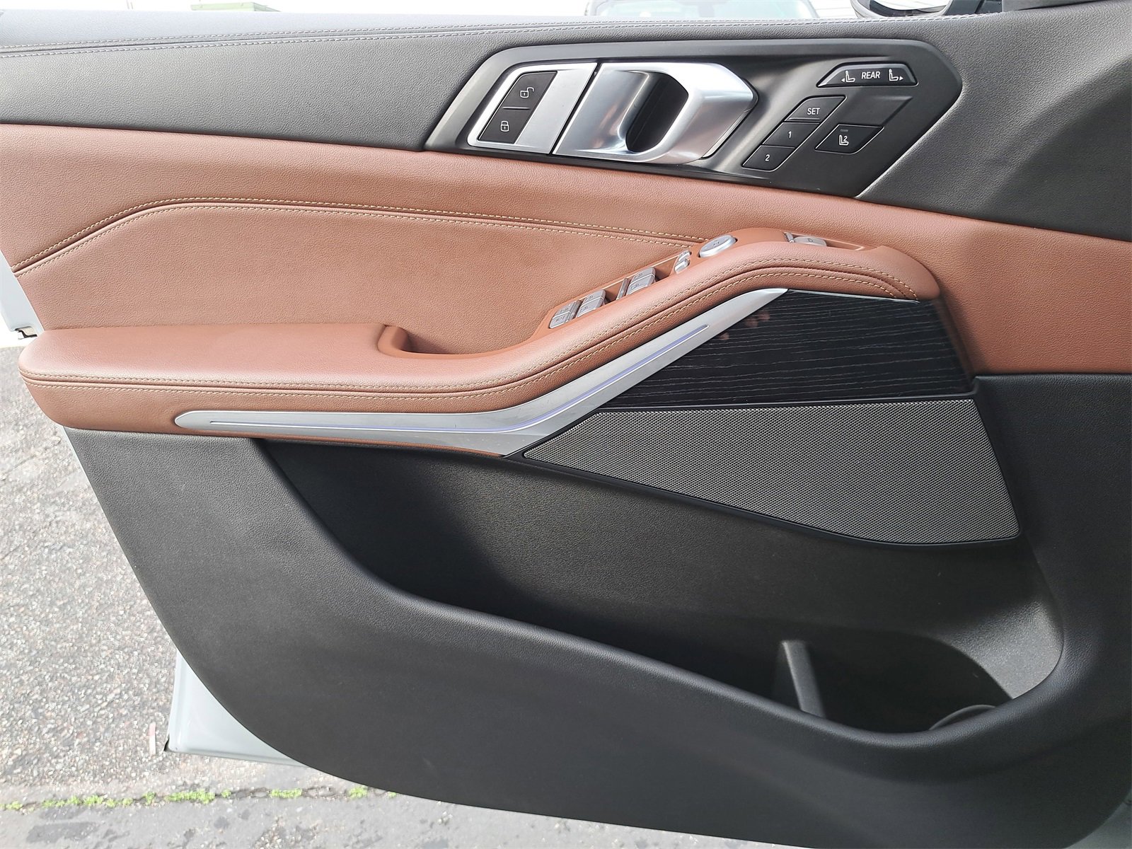 Used 2024 BMW X7 xDrive40i w/ M Sport Package image 31