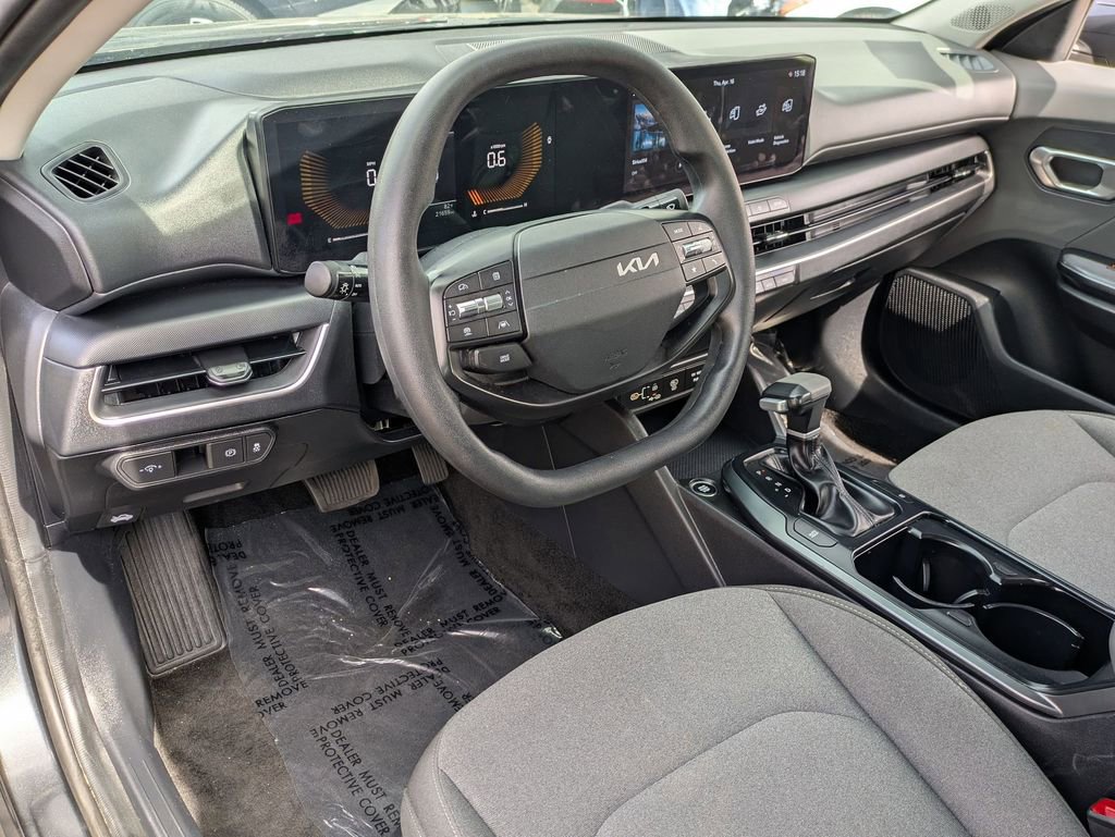 Used 2025 Kia K4 LXS image 13