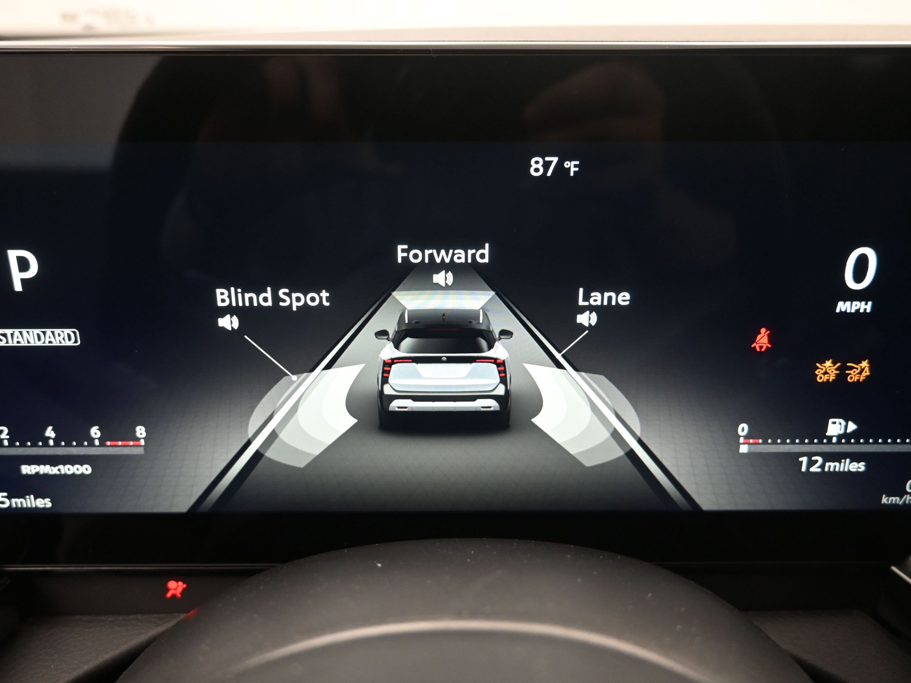 Used 2025 Nissan Kicks SR image 12