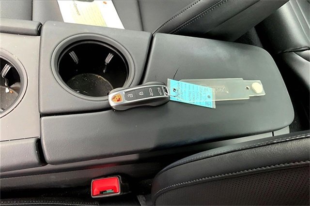 Used 2022 Porsche Taycan image 38