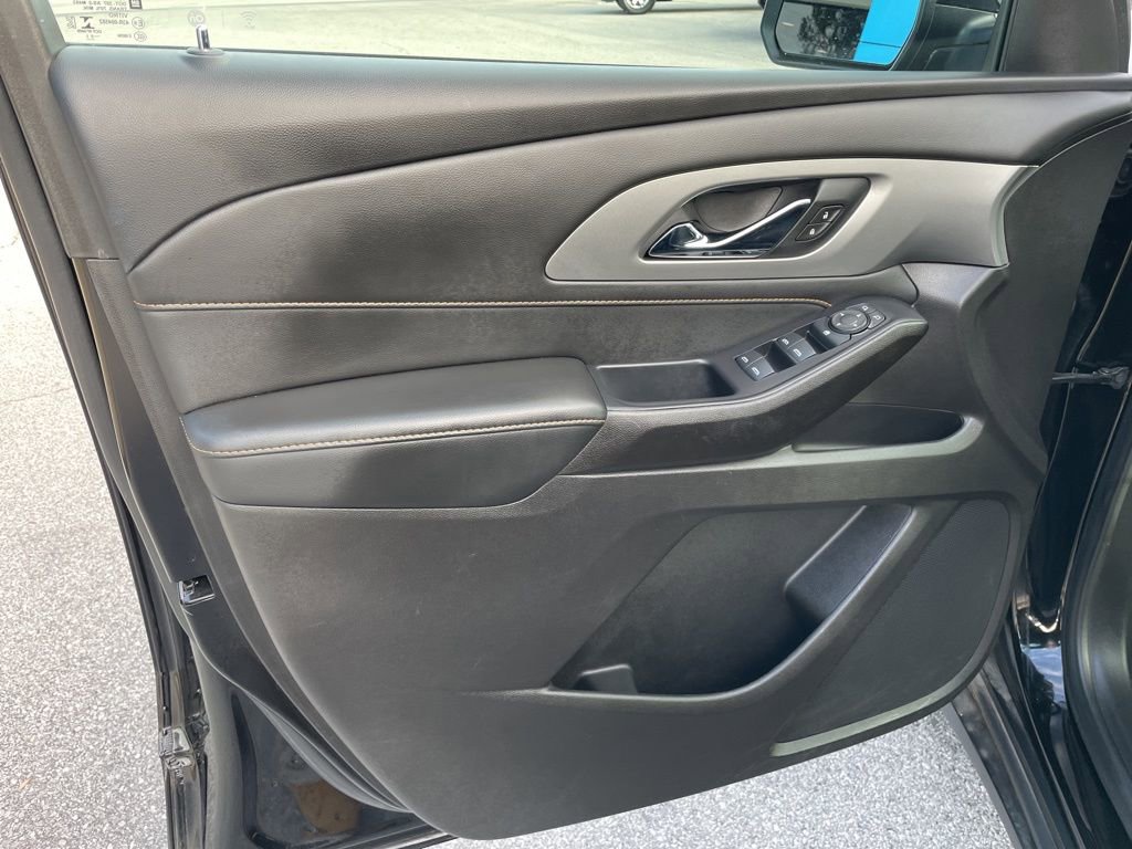 Used 2021 Chevrolet Traverse LT image 5