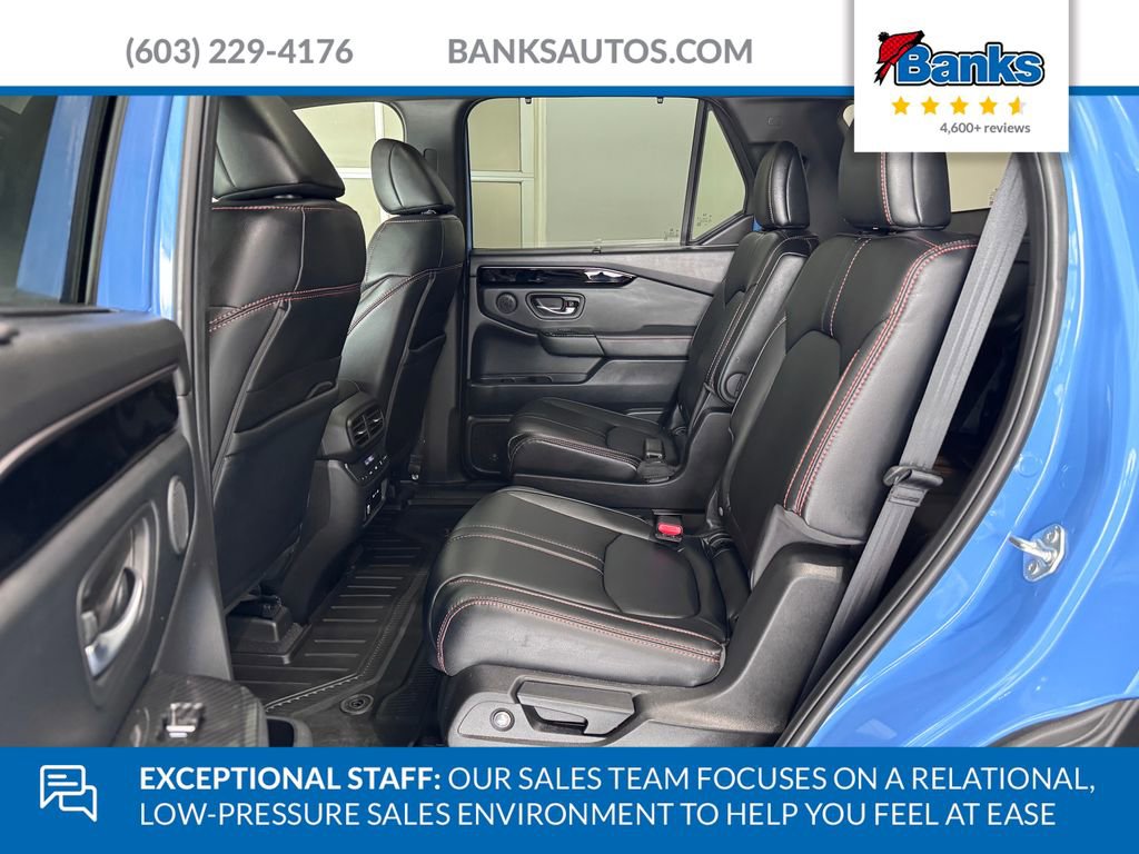 Used 2025 Honda Pilot TrailSport image 9