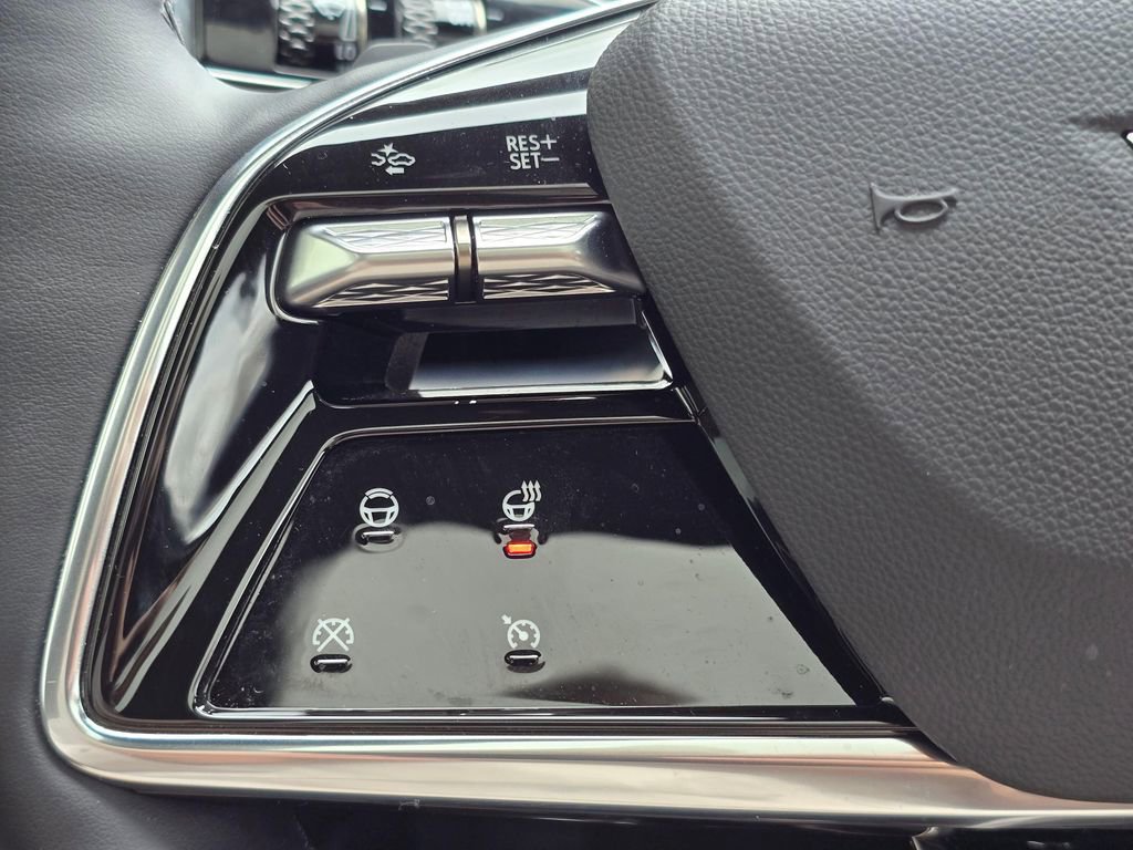 Used 2025 Cadillac Lyriq Sport image 33