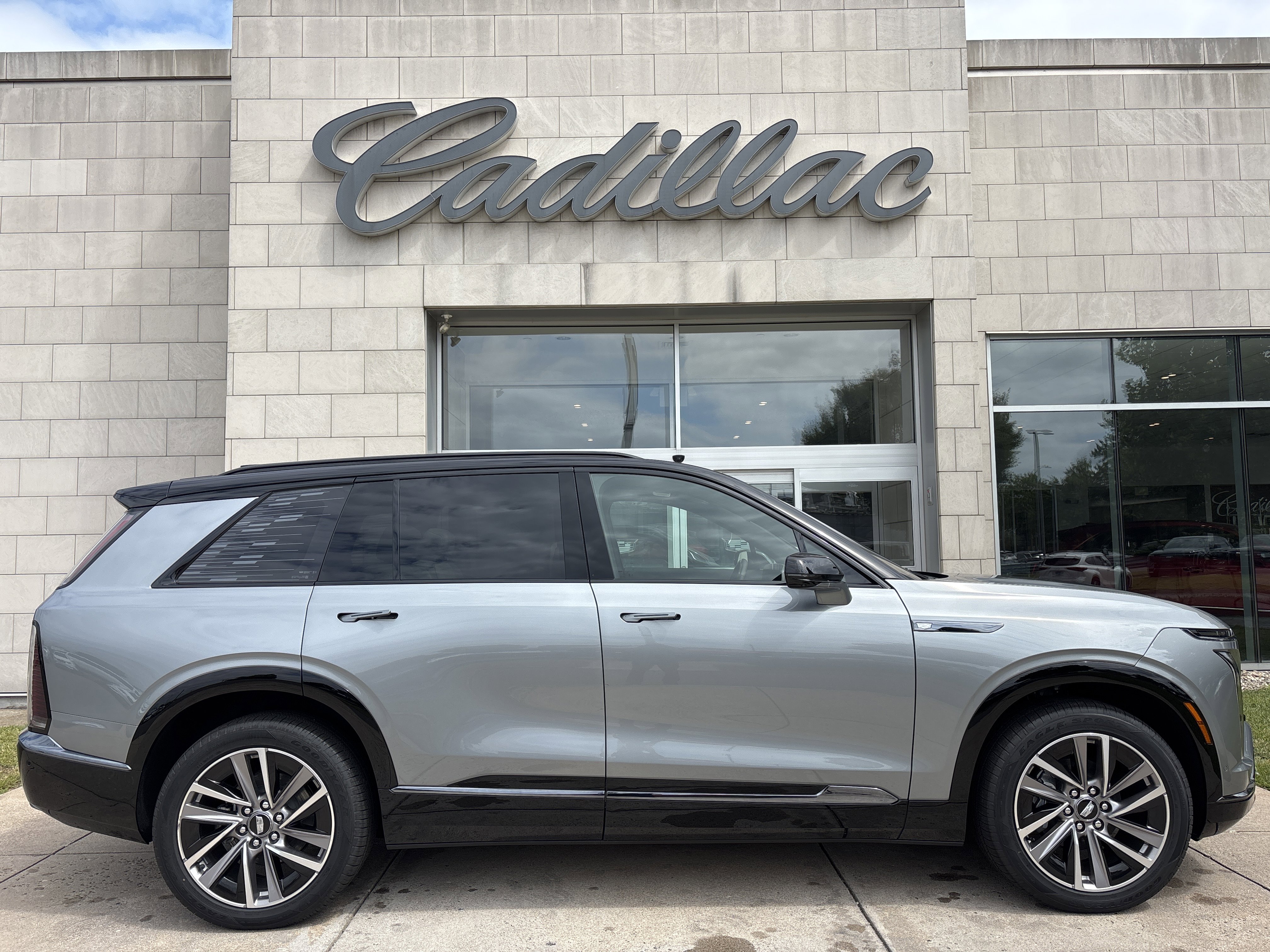 New 2026 Cadillac Vistiq Sport image 3