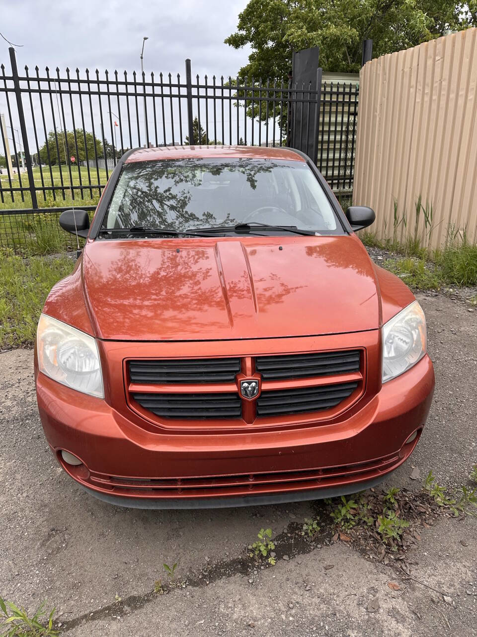 Used 2009 Dodge Caliber SXT image 2