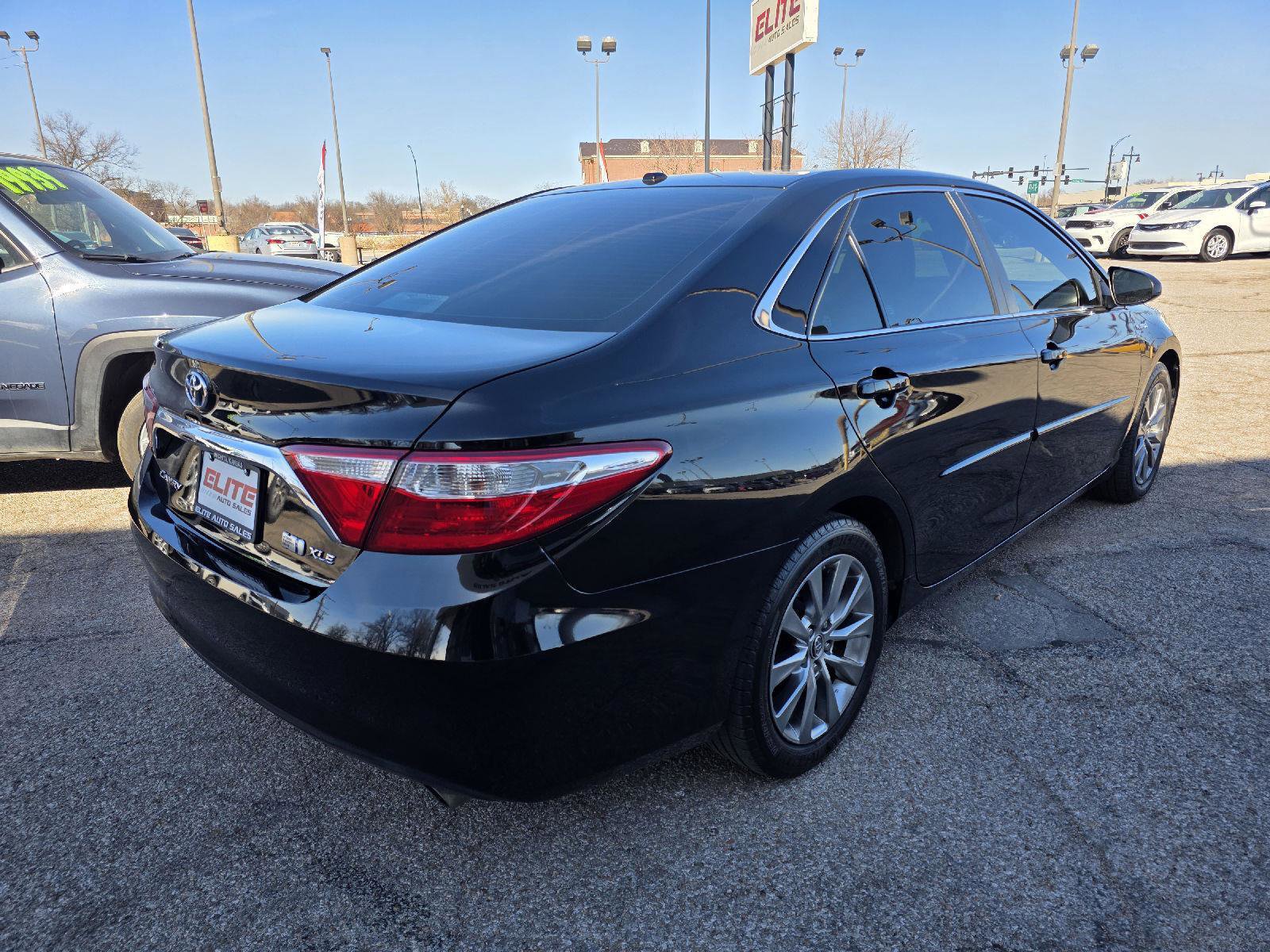 Used 2015 Toyota Camry XLE image 5