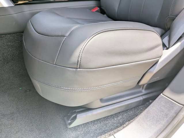 New 2025 Land Rover Range Rover SE image 4