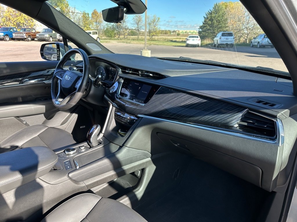 Used 2024 Cadillac XT6 Premium Luxury image 34