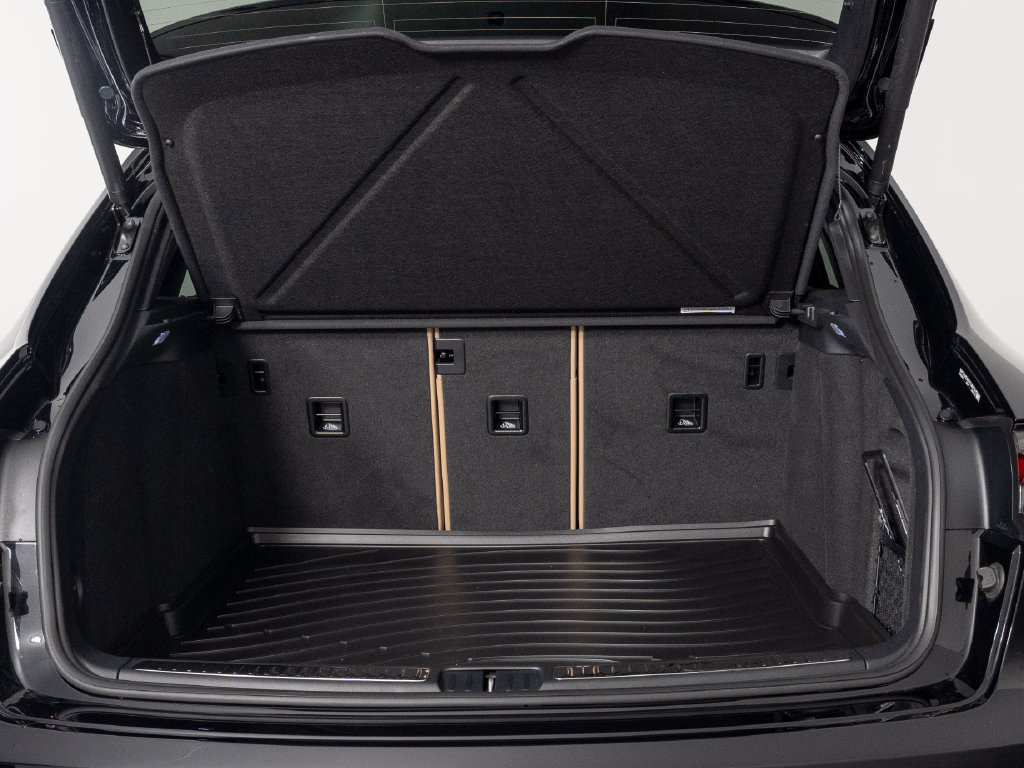 Certified 2026 Porsche Macan AWD/4WD image 47
