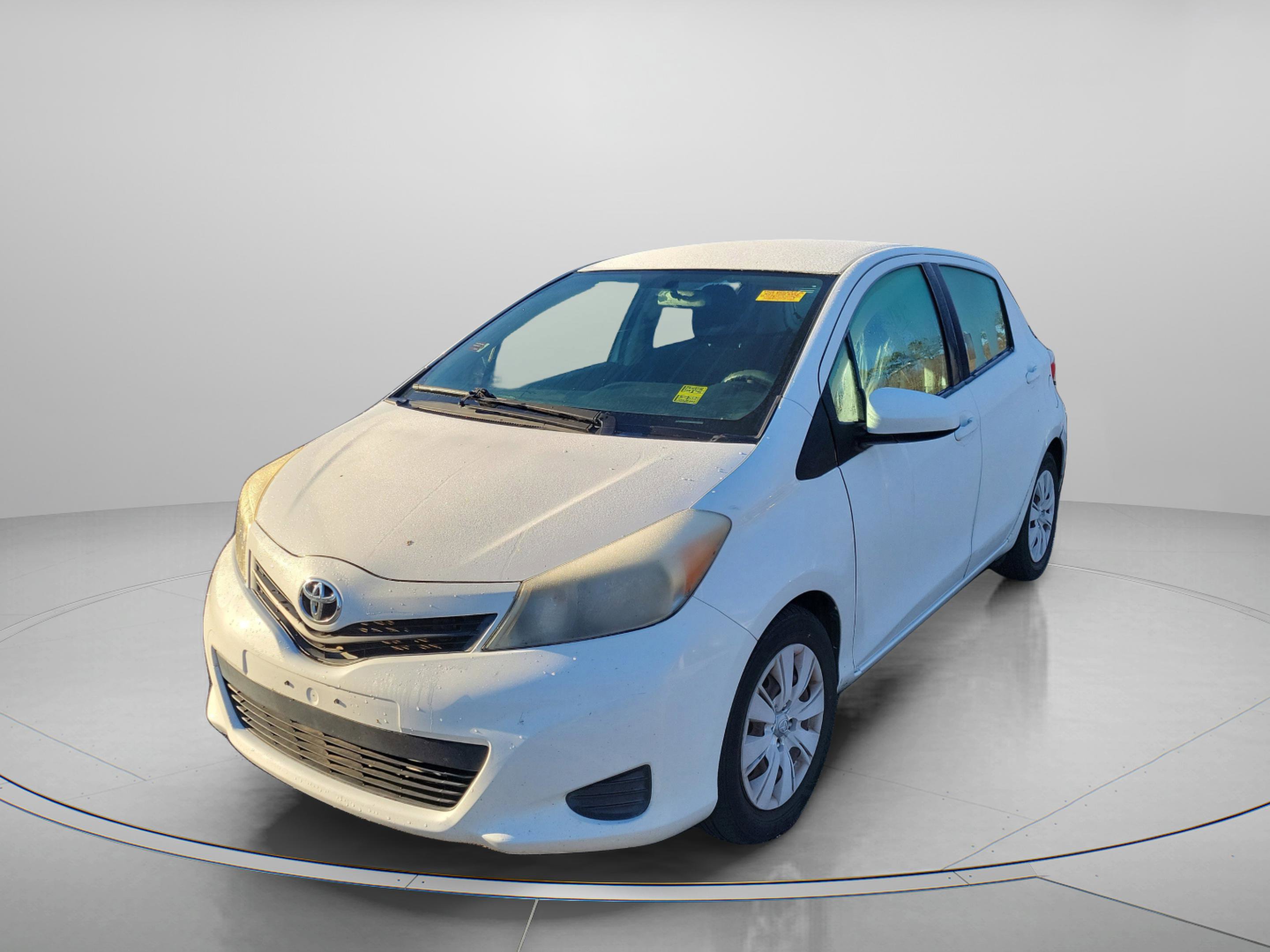 Used 2014 Toyota Yaris L FWD image 2