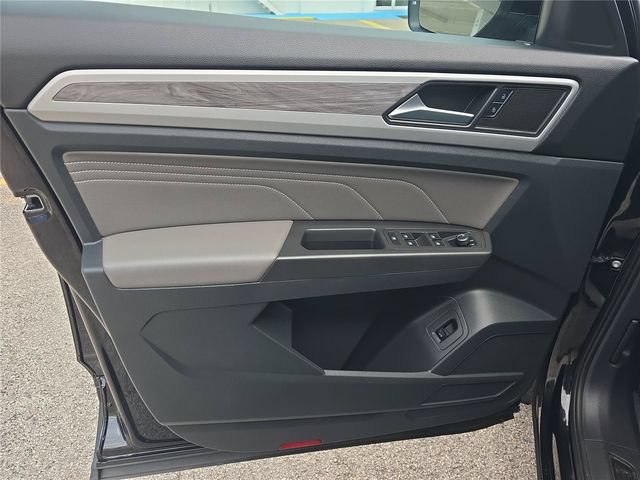 Used 2023 Volkswagen Atlas Cross Sport SE w/ Panoramic Sunroof Package FWD image 14