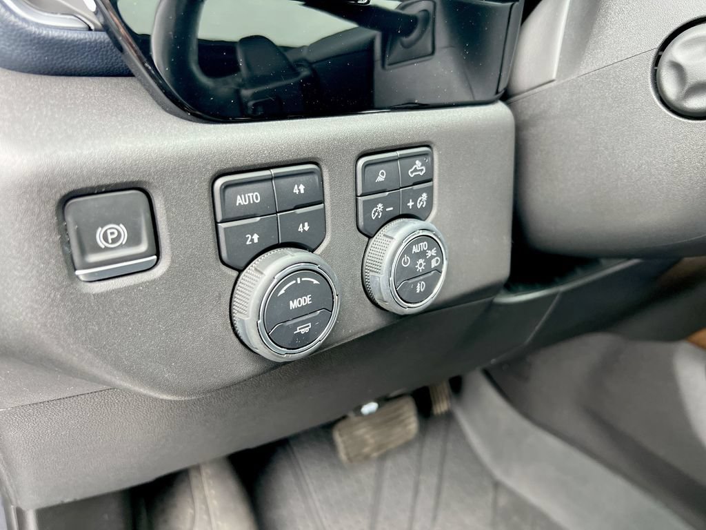 Used 2022 Chevrolet Silverado 1500 High Country w/ High Country Premium Package AWD/4WD image 16