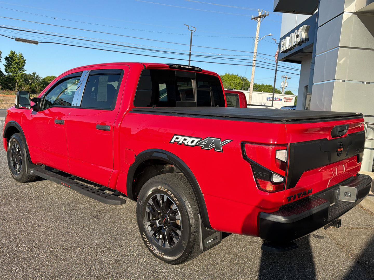 Used 2021 Nissan Titan PRO-4X w/ Pro-4x Convenience Package AWD/4WD image 10