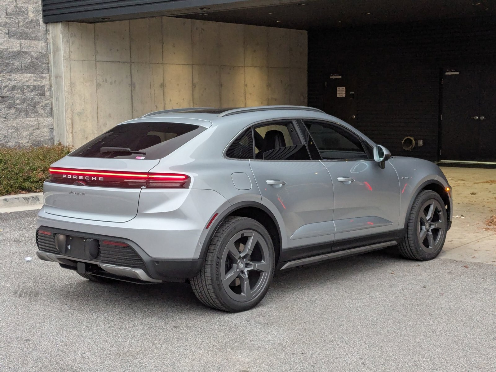 New 2025 Porsche Macan 4 Electric AWD/4WD image 9