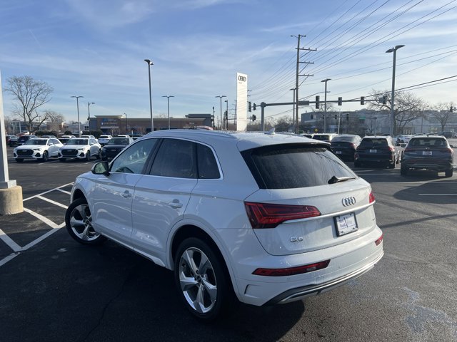 Used 2021 Audi Q5 Premium Plus w/ Premium Plus Package image 4