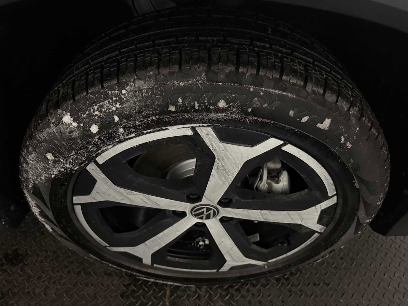 Certified 2025 Volkswagen Tiguan SE w/ Panoramic Sunroof Package image 12