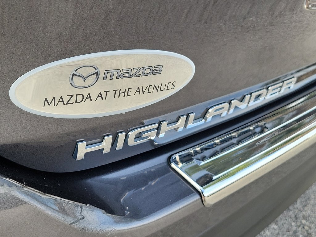 Used 2023 Toyota Highlander LE FWD image 7