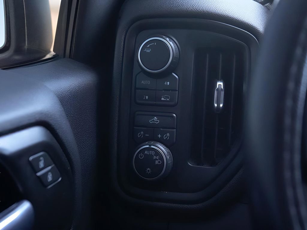 Used 2020 Chevrolet Silverado 1500 Custom w/ Custom Value Package image 18