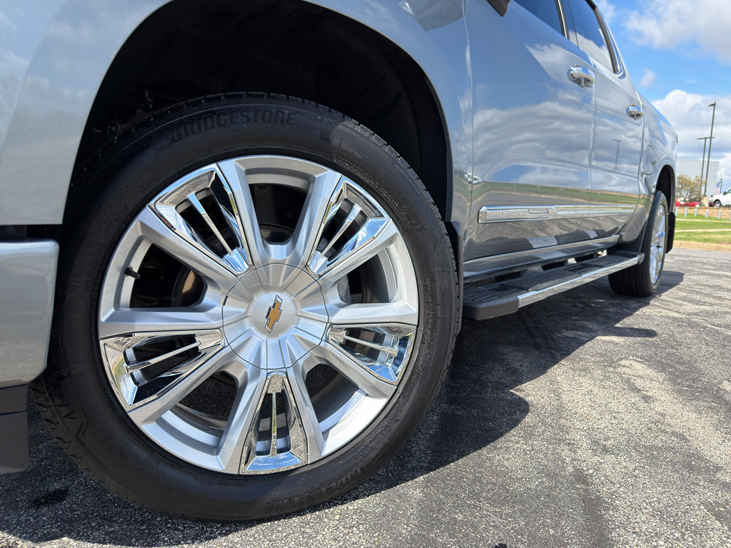 Used 2025 Chevrolet Silverado 1500 High Country w/ High Country Premium Package AWD/4WD image 12