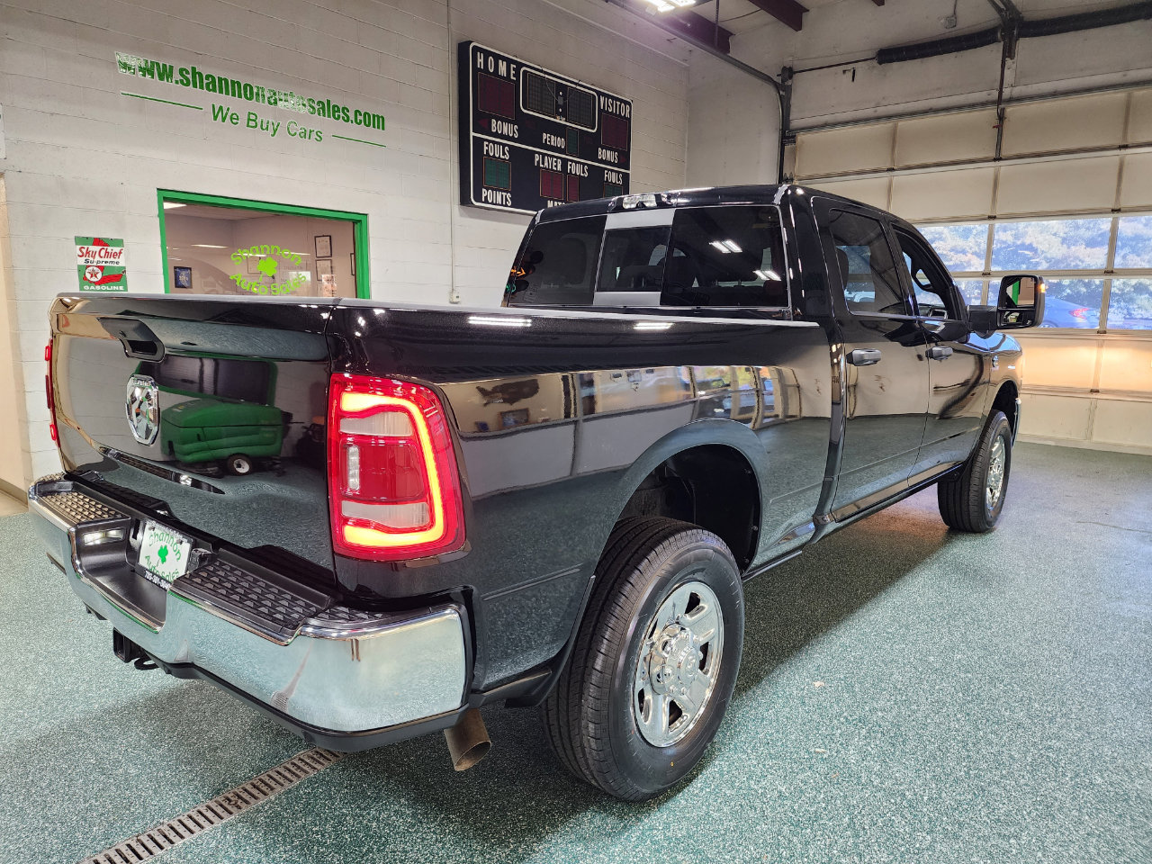 Used 2024 RAM 3500 Tradesman w/ Towing Technology Group image 6