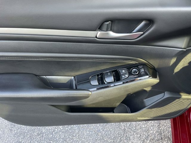 Used 2023 Nissan Altima 2.5 SL AWD/4WD image 19